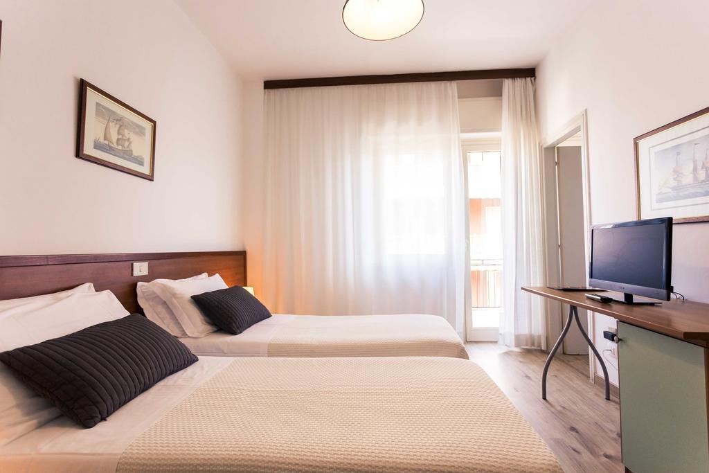 Montesilvano Marina Hotel Antagos מראה חיצוני תמונה