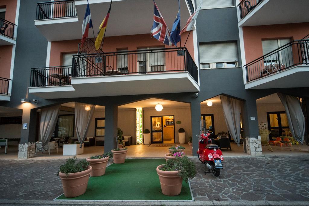 Montesilvano Marina Hotel Antagos מראה חיצוני תמונה